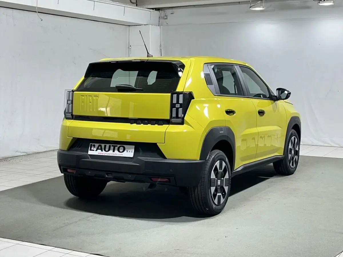 Fiat Grande Panda nuova a Sondrio (5)