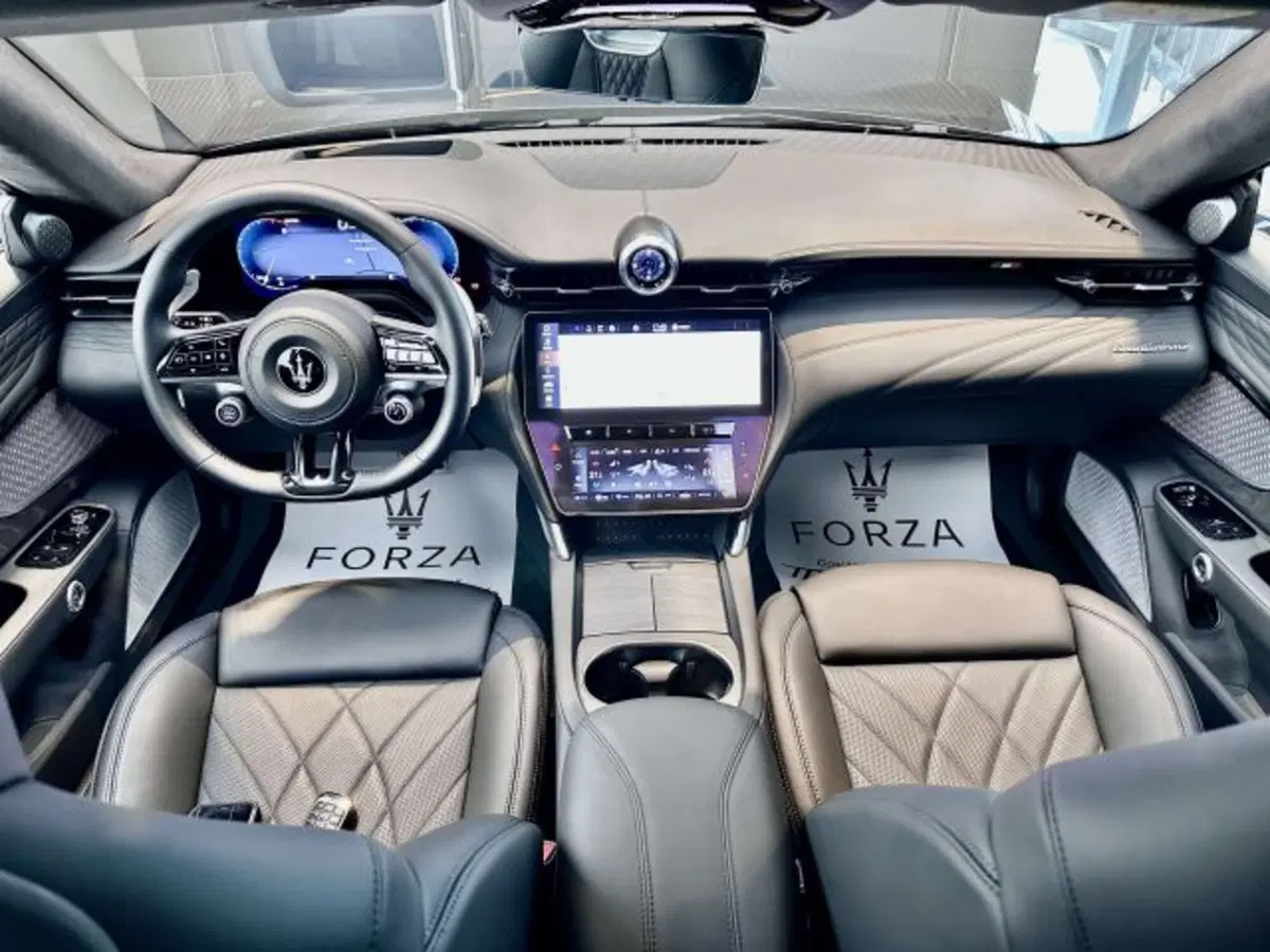 Maserati Granturismo nuova a Torino (15)