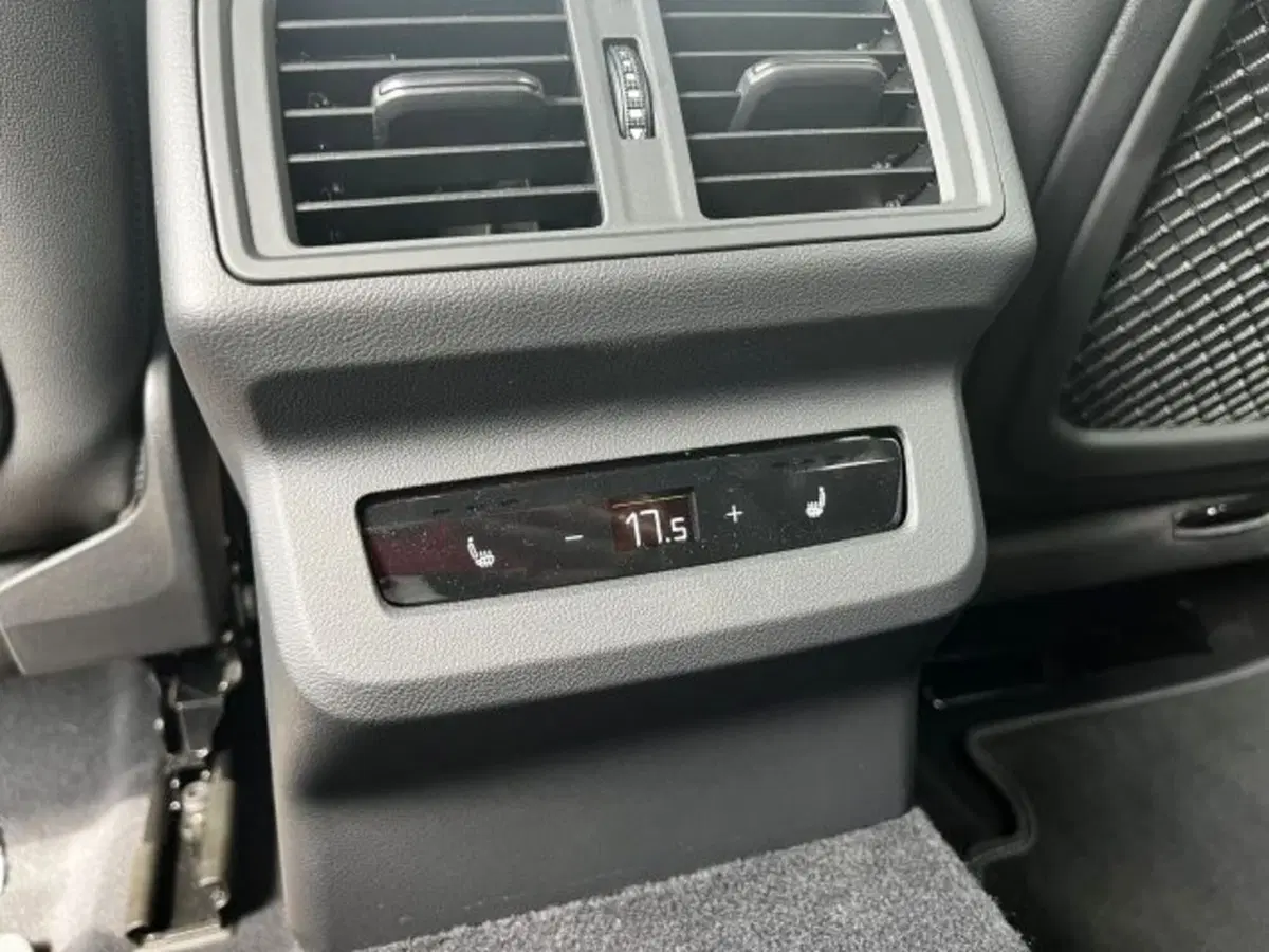 Audi Q5 Sportback nuova a Treviso (13)