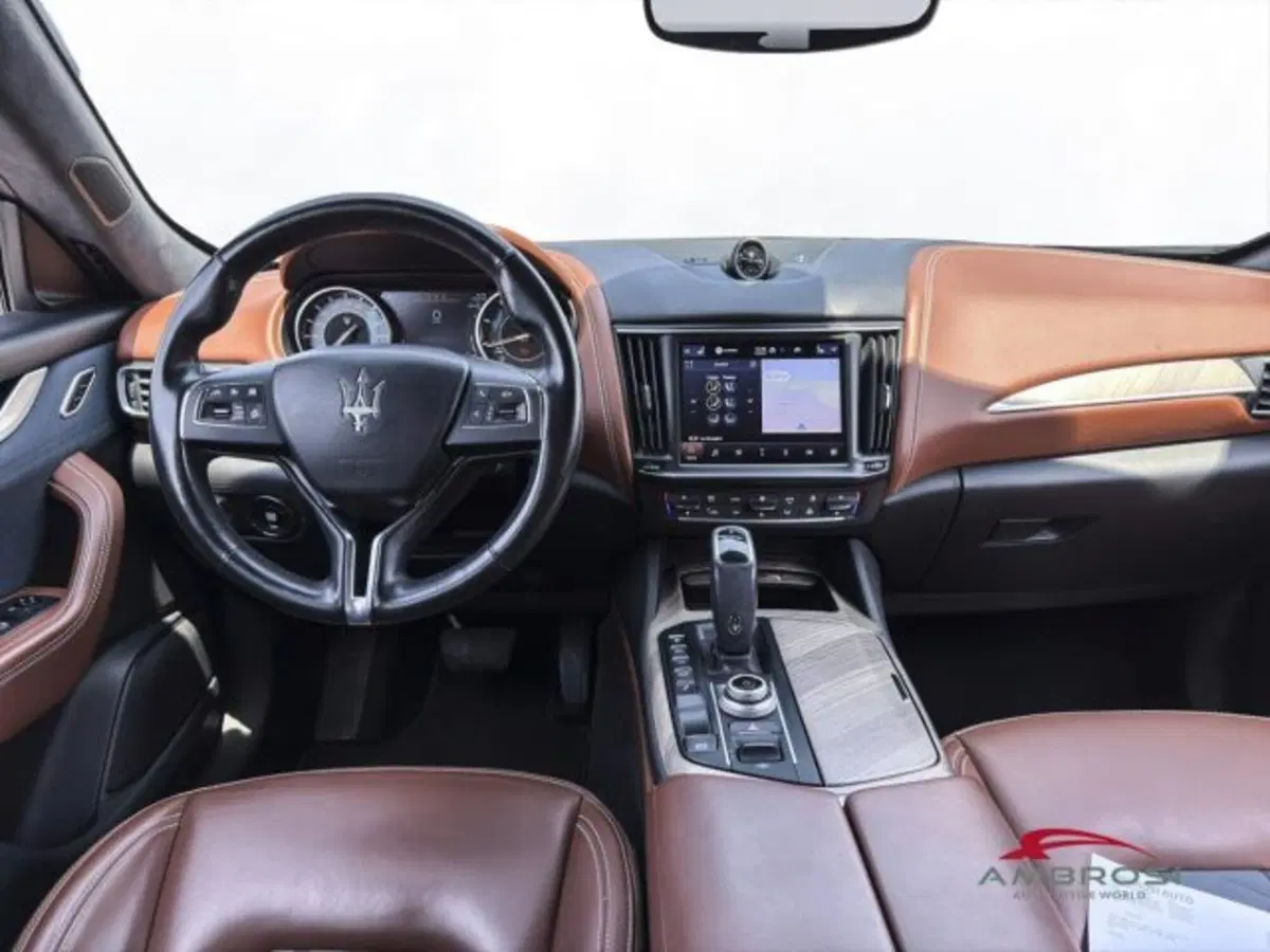 Maserati Levante usata a Perugia (13)
