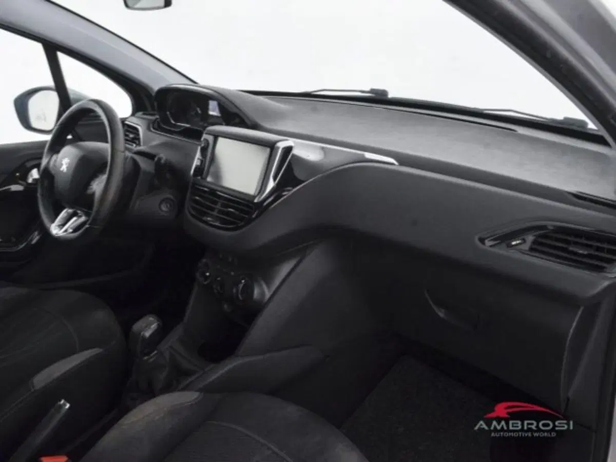 Peugeot 208 usata a Perugia (12)