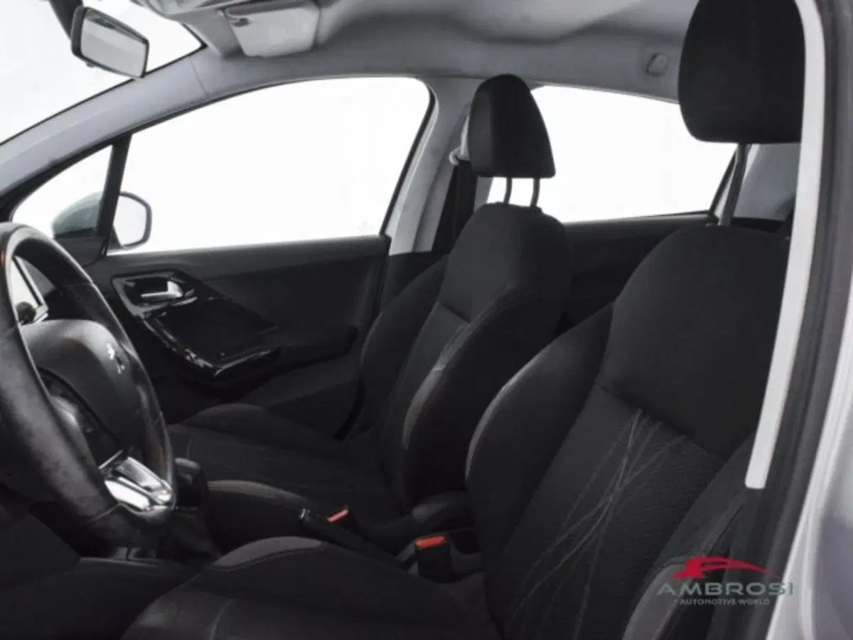Peugeot 208 usata a Perugia (9)