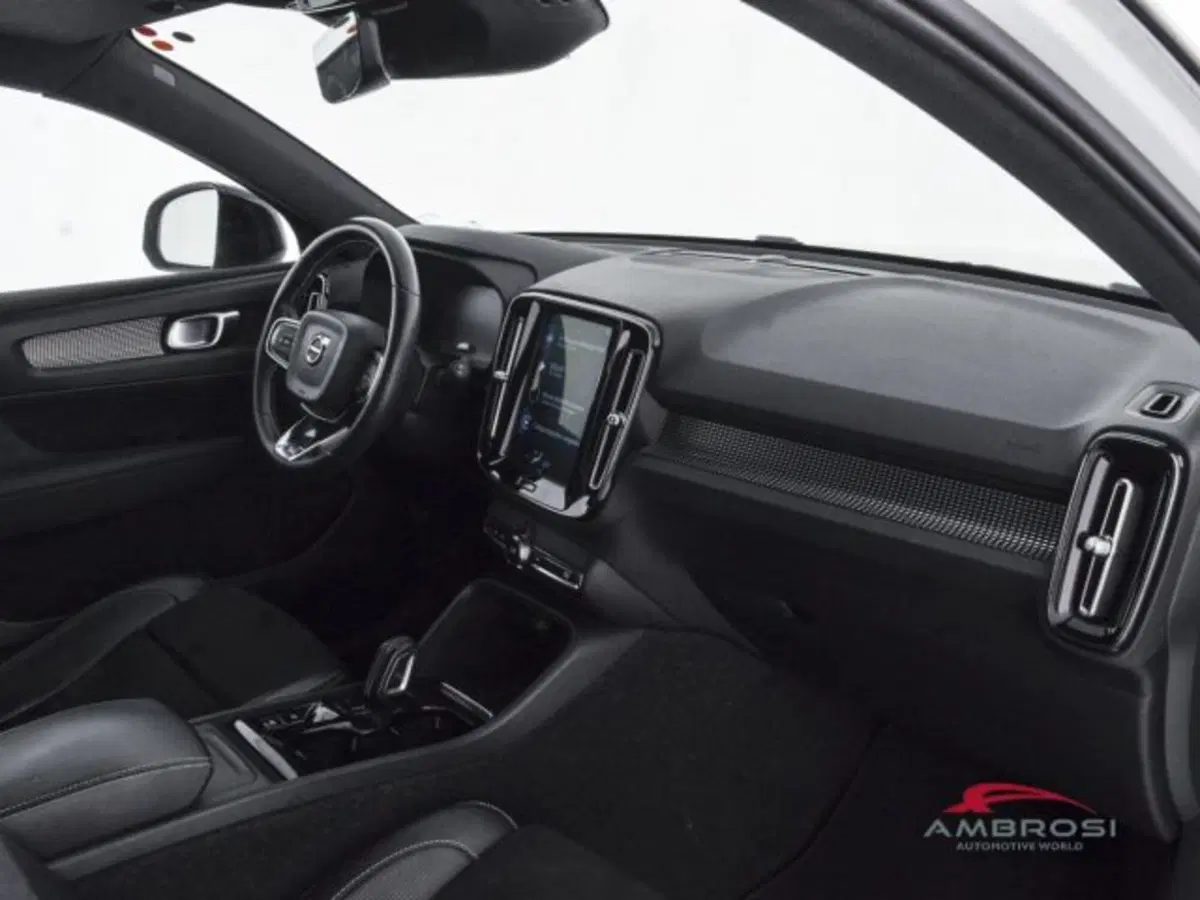 Volvo XC40 usata a Perugia (12)