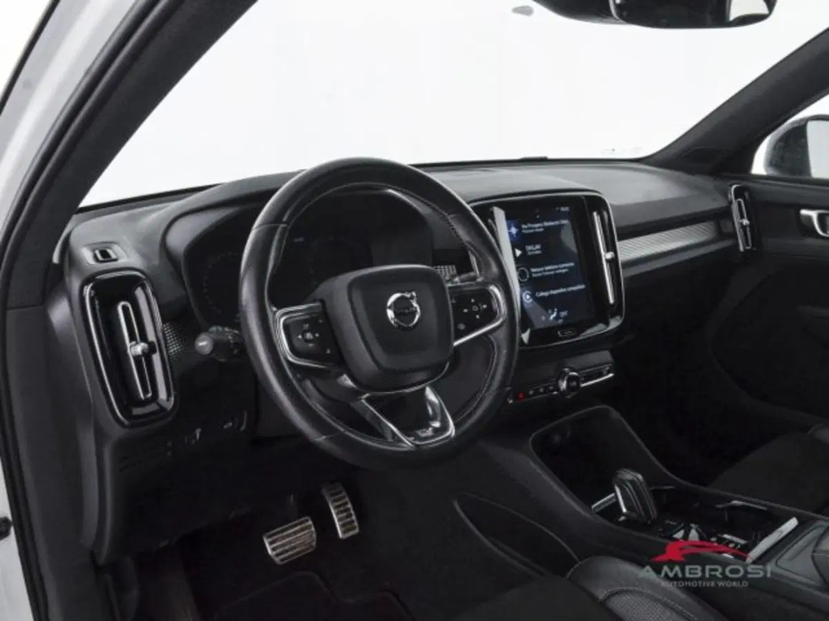 Volvo XC40 usata a Perugia (8)