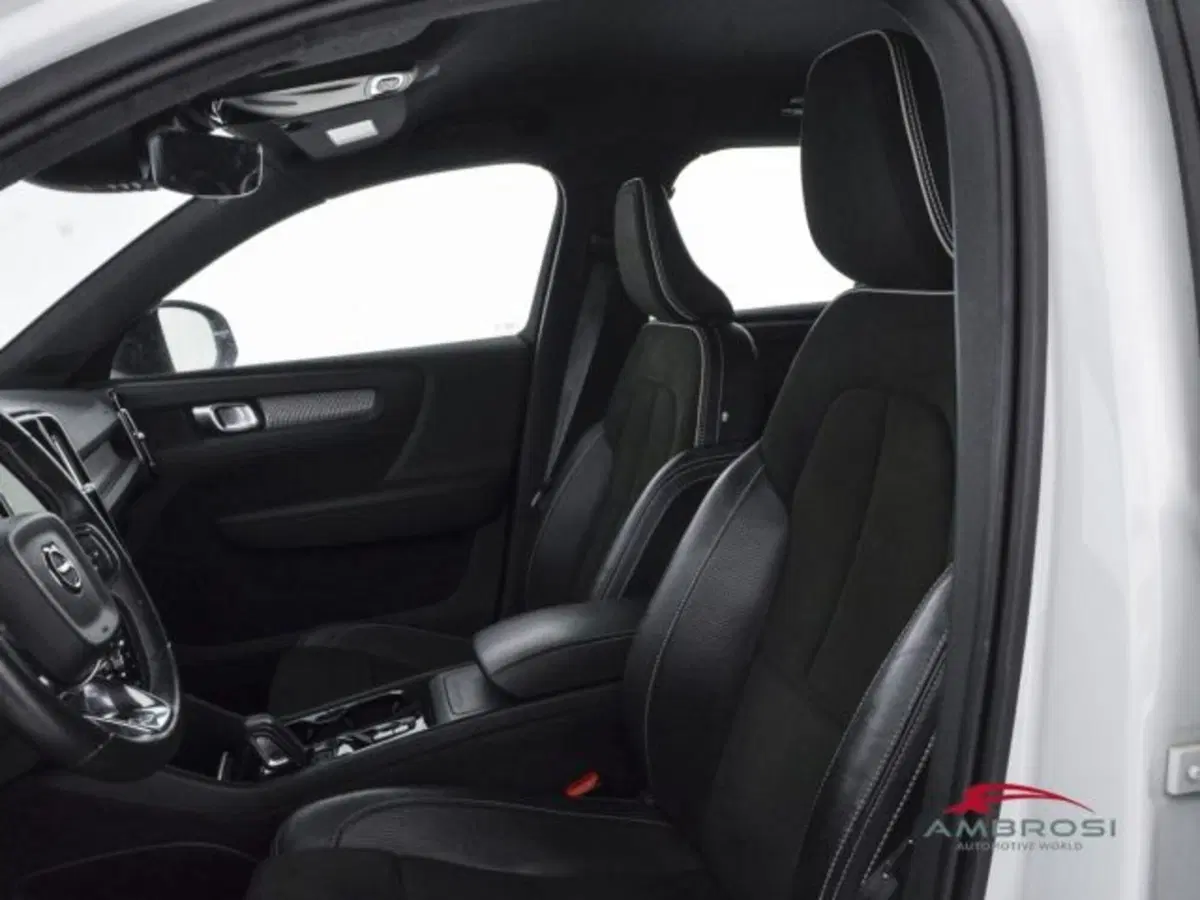 Volvo XC40 usata a Perugia (9)