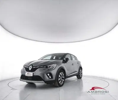 Renault Captur Plug-in Hybrid E-Tech 160 CV Intens del 2021 usata a Corciano