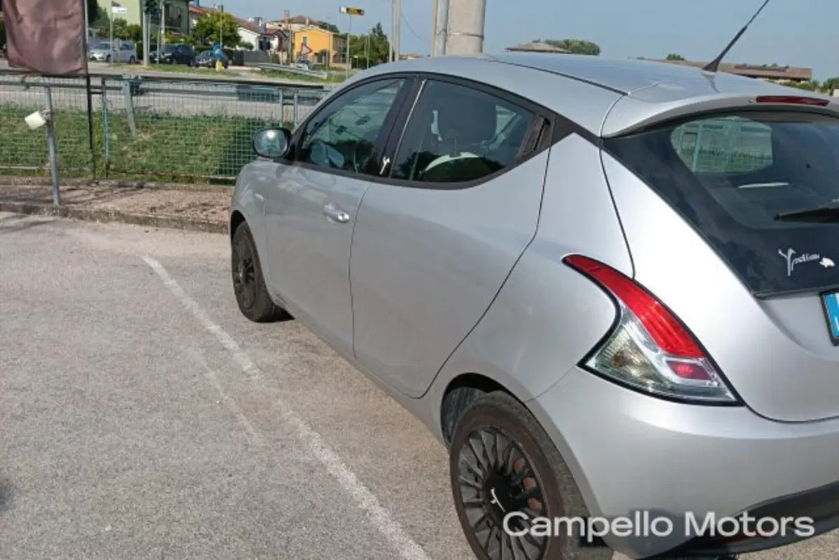 Lancia Ypsilon usata a Venezia (2)