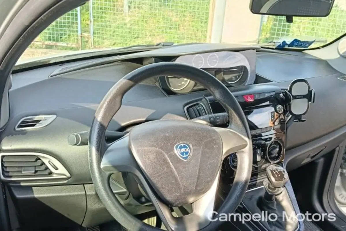 Lancia Ypsilon usata a Venezia (5)