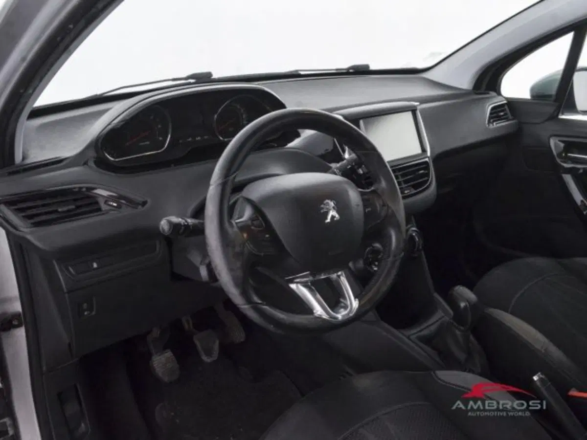 Peugeot 208 usata a Perugia (8)