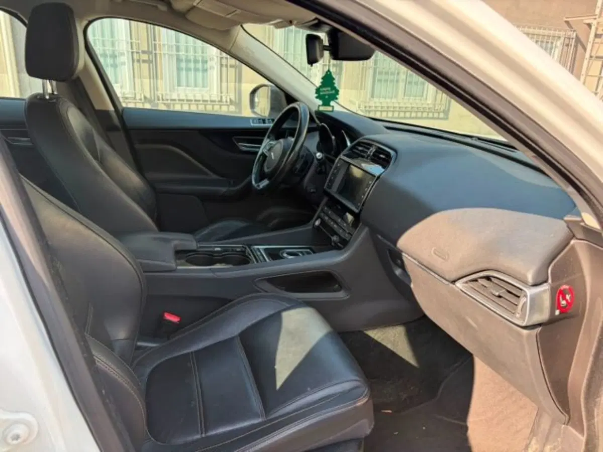 Jaguar F-Pace usata a Modena (10)