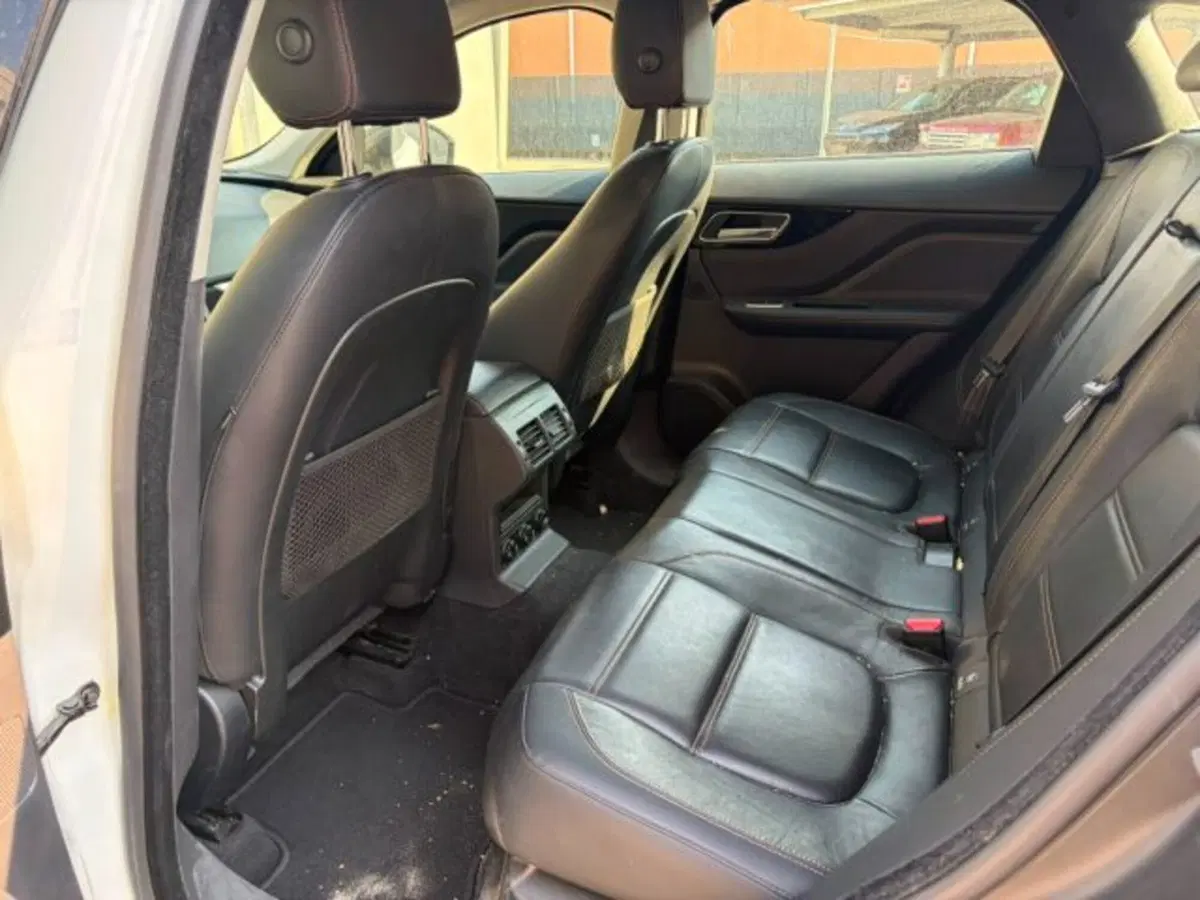 Jaguar F-Pace usata a Modena (11)
