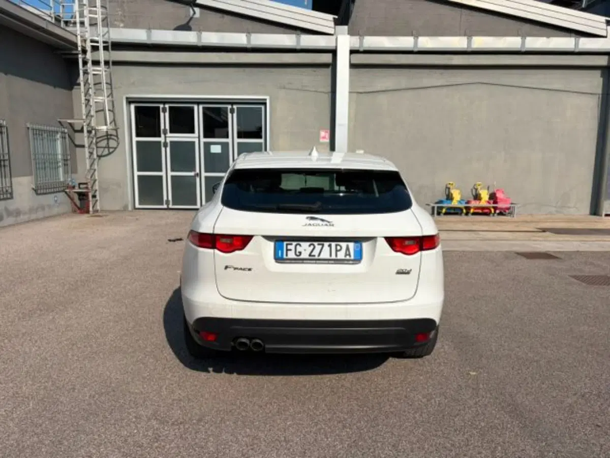 Jaguar F-Pace usata a Modena (7)