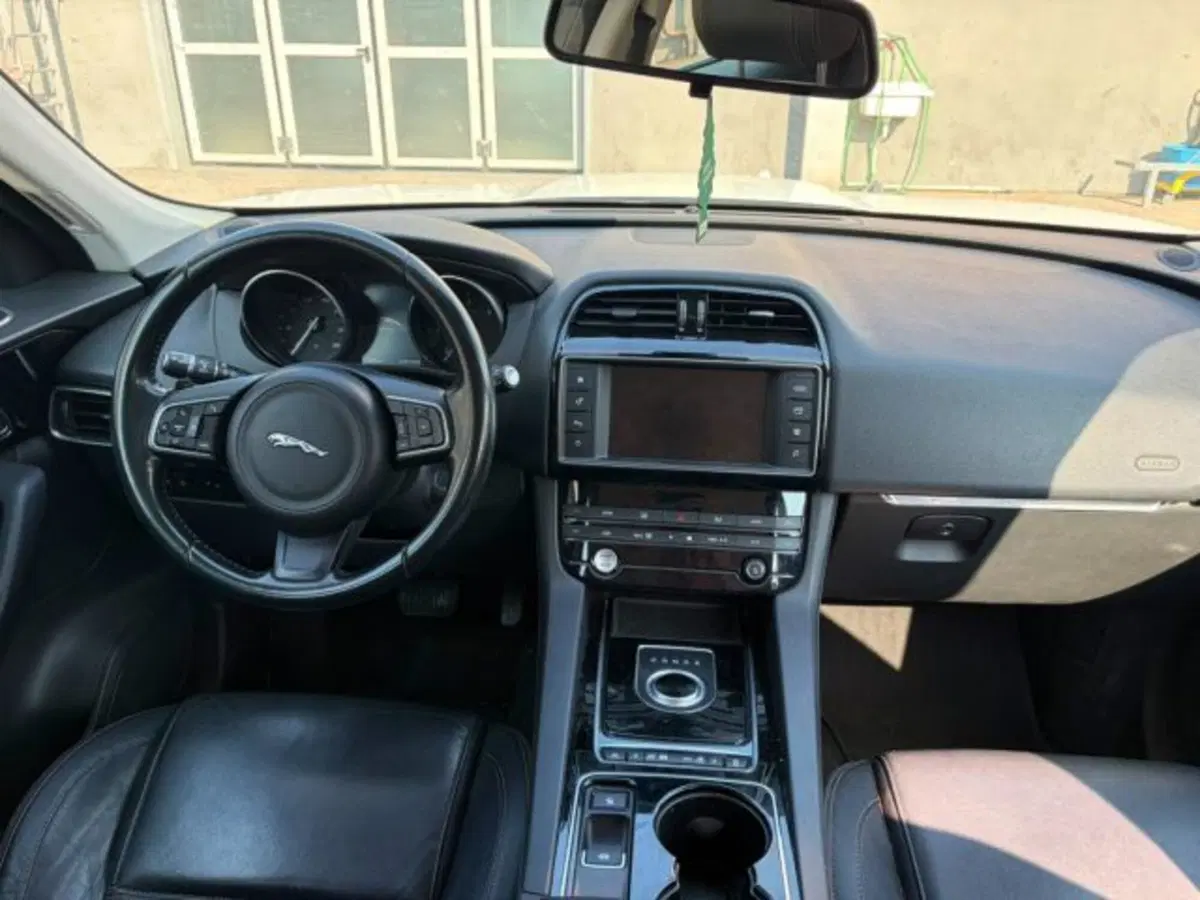 Jaguar F-Pace usata a Modena (9)