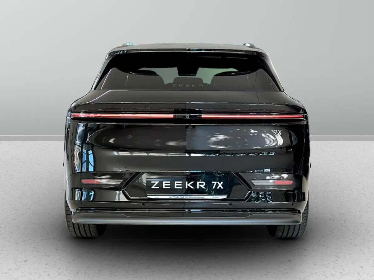 Zeekr 7X nuova a Varese (7)