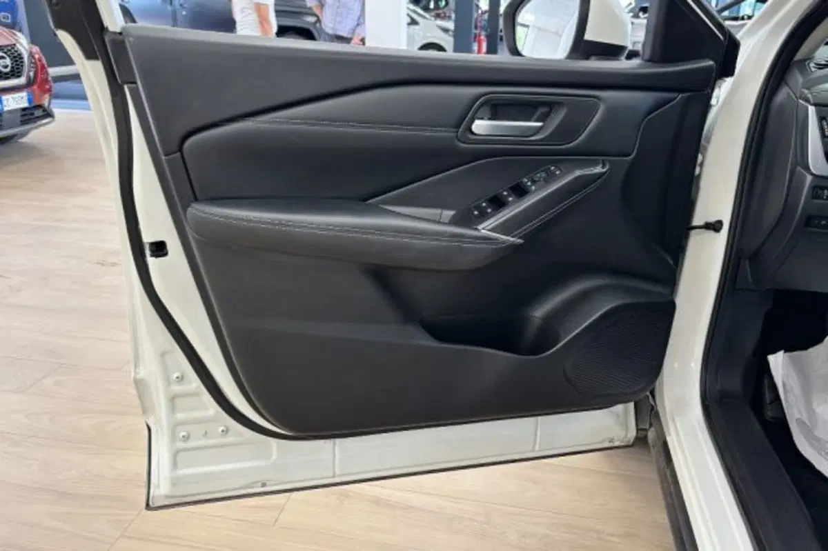 Nissan Qashqai usata a Latina (12)