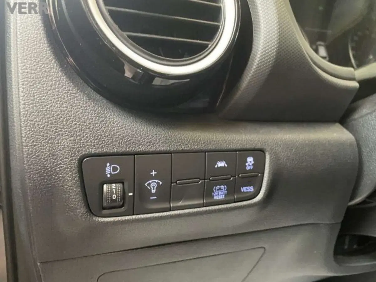 Hyundai Kona usata a Milano (11)