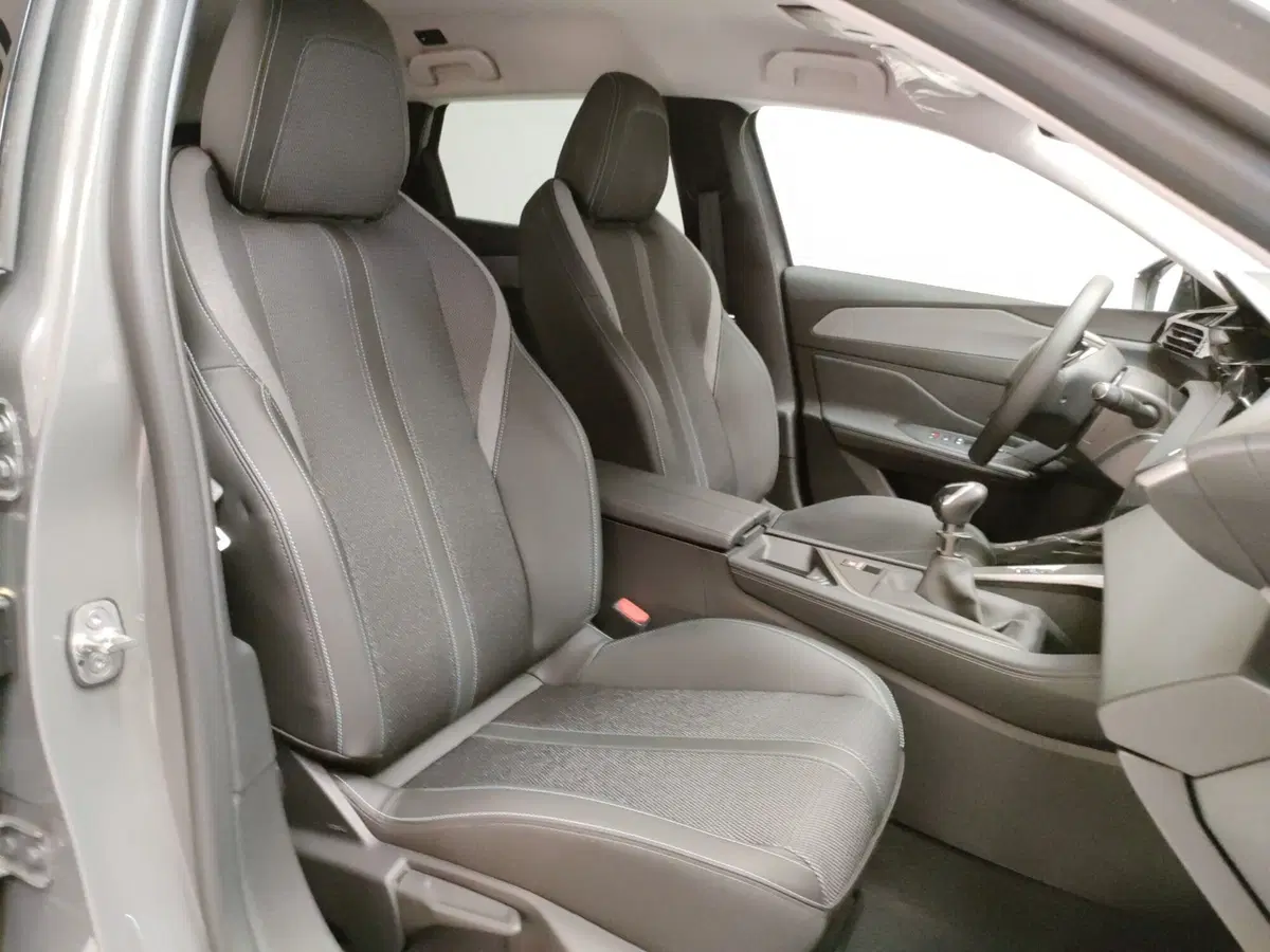 Peugeot 308 SW nuova a Ascoli Piceno (15)