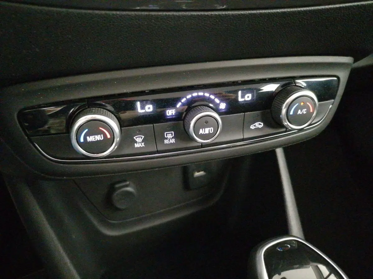 Opel Crossland X usata a Roma (14)