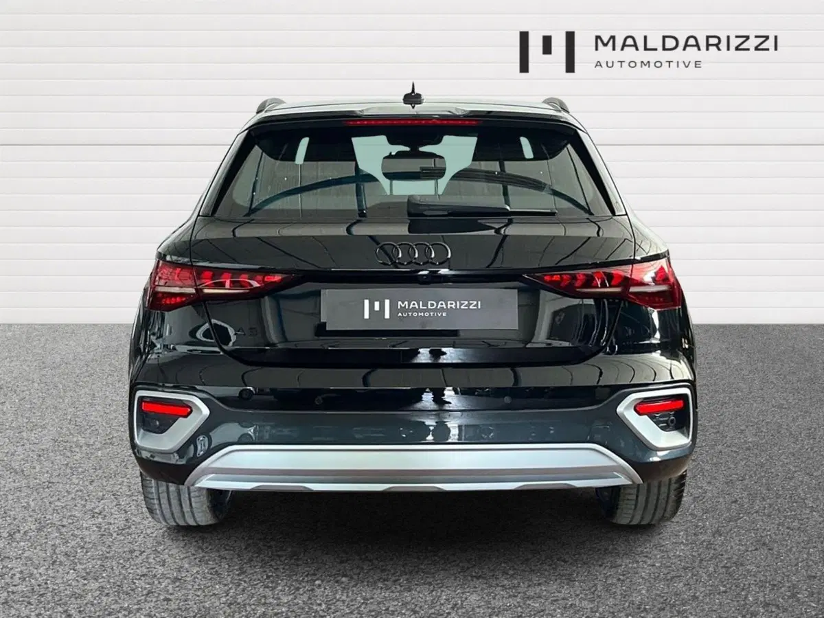 Audi A3 allstreet nuova a Bari (3)