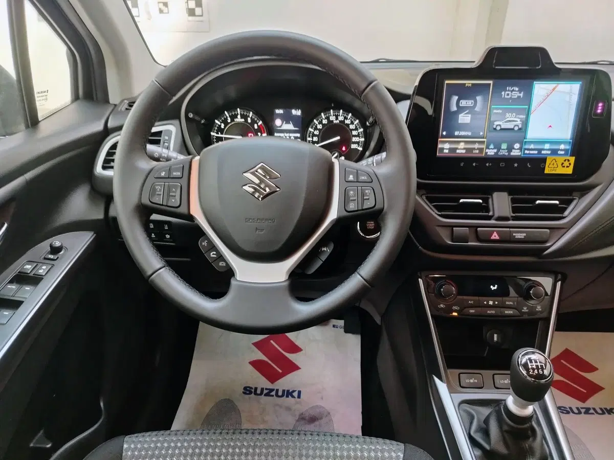 Suzuki S-Cross nuova a Rovigo (9)
