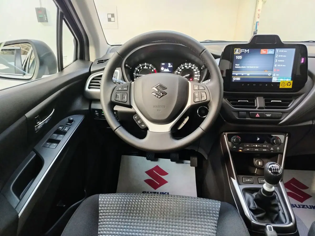 Suzuki S-Cross nuova a Rovigo (9)