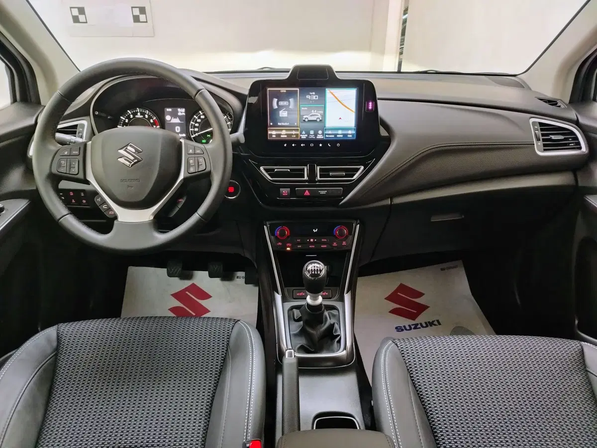 Suzuki S-Cross nuova a Rovigo (8)