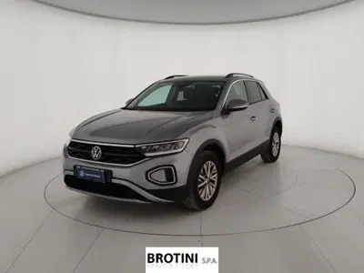 Volkswagen T-Roc 1.0 TSI Life del 2023 usata a Massa