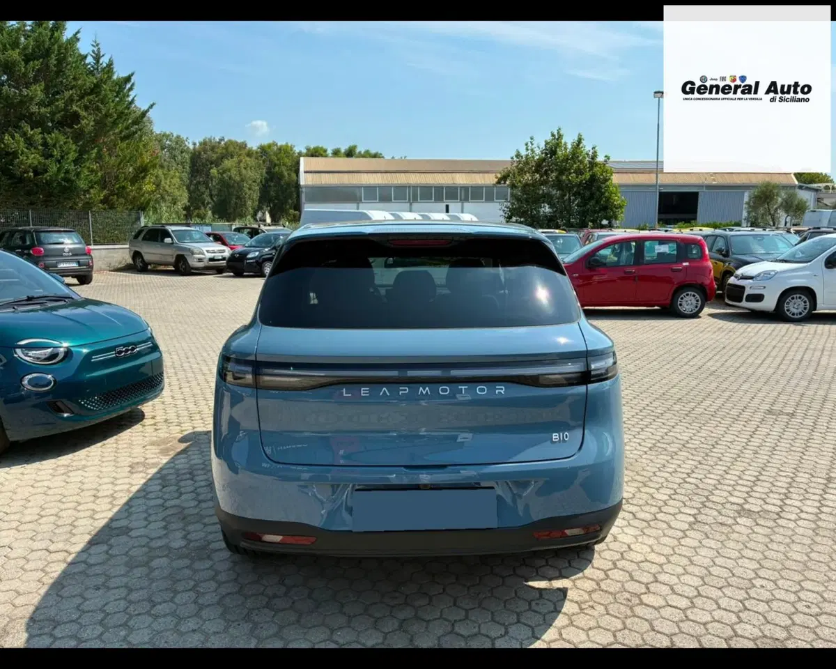 Leapmotor B10 nuova a Lucca (6)