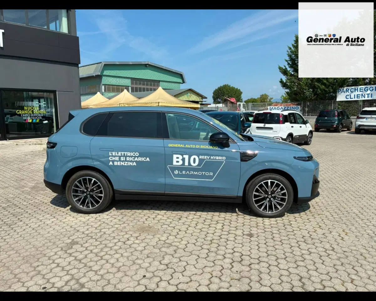 Leapmotor B10 nuova a Lucca (8)
