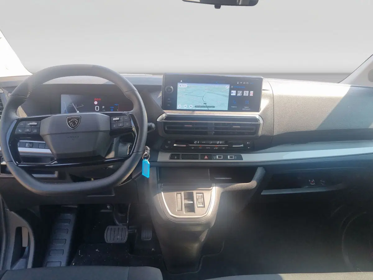 Peugeot Traveller usata a Varese (13)