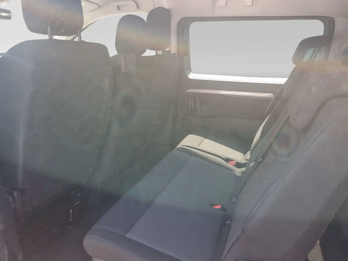Peugeot Traveller usata a Varese (14)