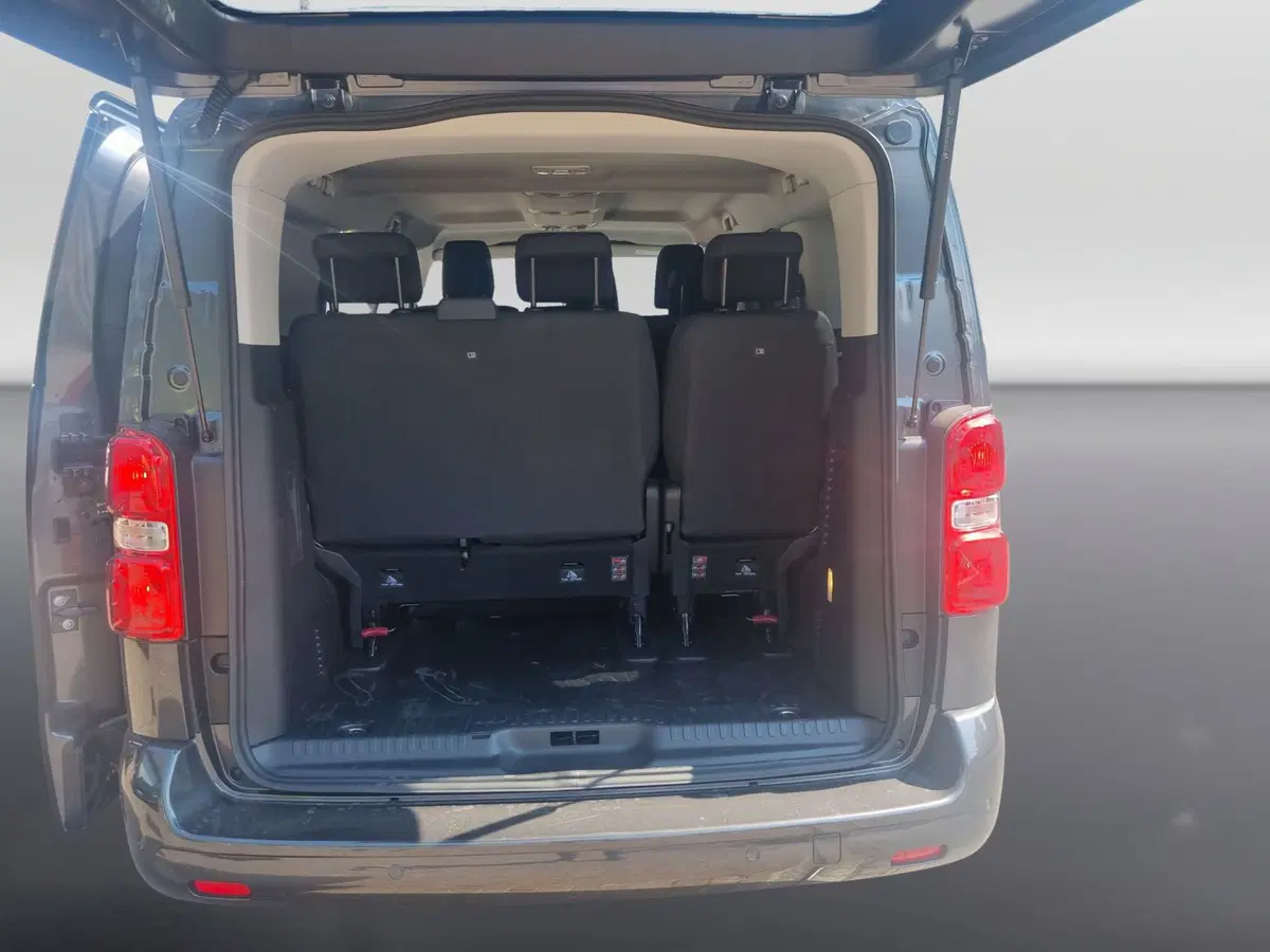 Peugeot Traveller usata a Varese (15)