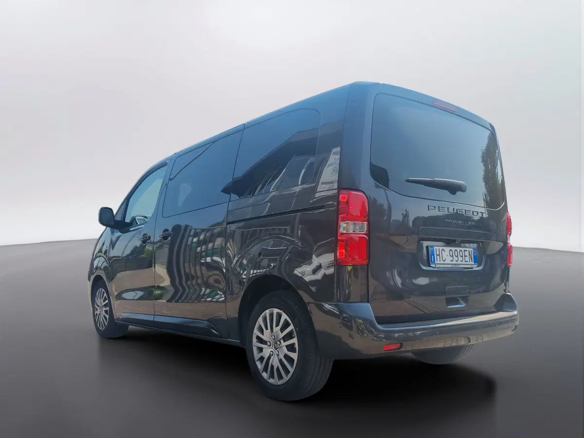 Peugeot Traveller usata a Varese (3)