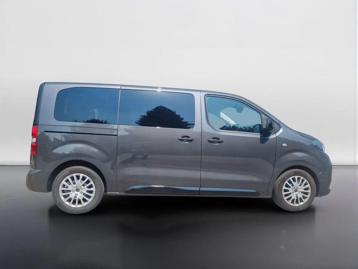 Peugeot Traveller usata a Varese (4)
