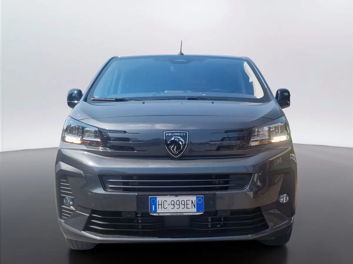 Peugeot Traveller usata a Varese (5)