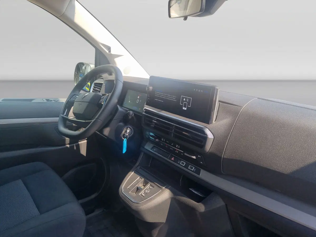 Peugeot Traveller usata a Varese (7)
