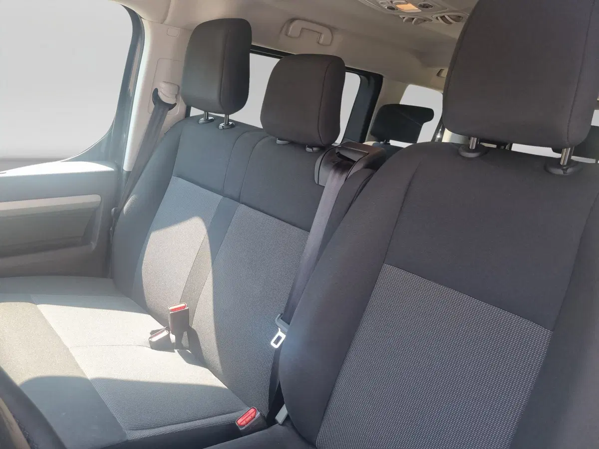 Peugeot Traveller usata a Varese (8)