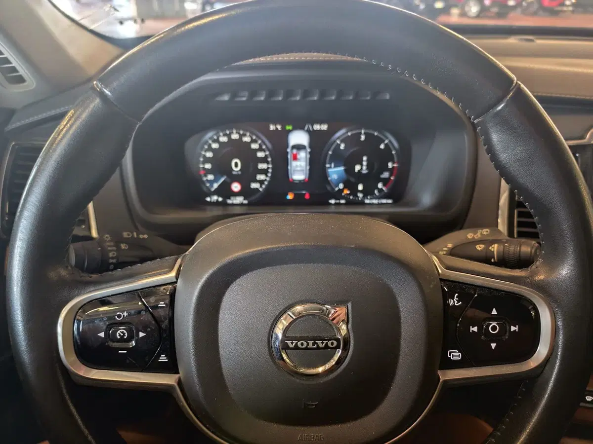 Volvo XC90 usata a Milano (10)