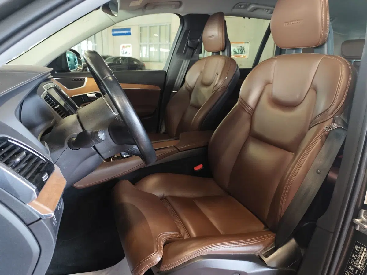 Volvo XC90 usata a Milano (12)