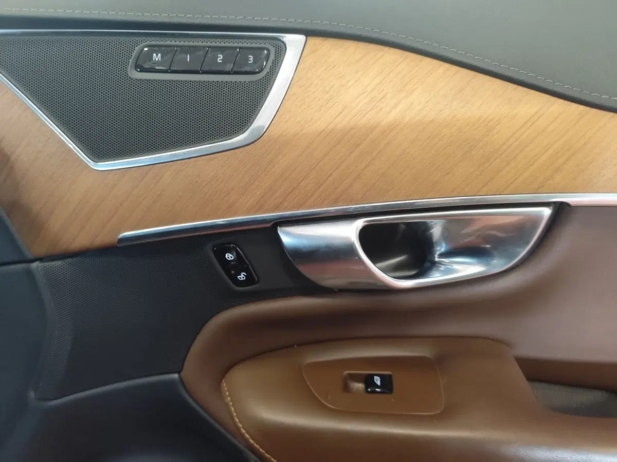 Volvo XC90 usata a Milano (14)