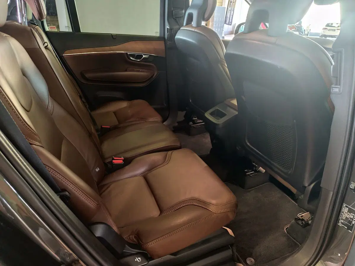 Volvo XC90 usata a Milano (16)
