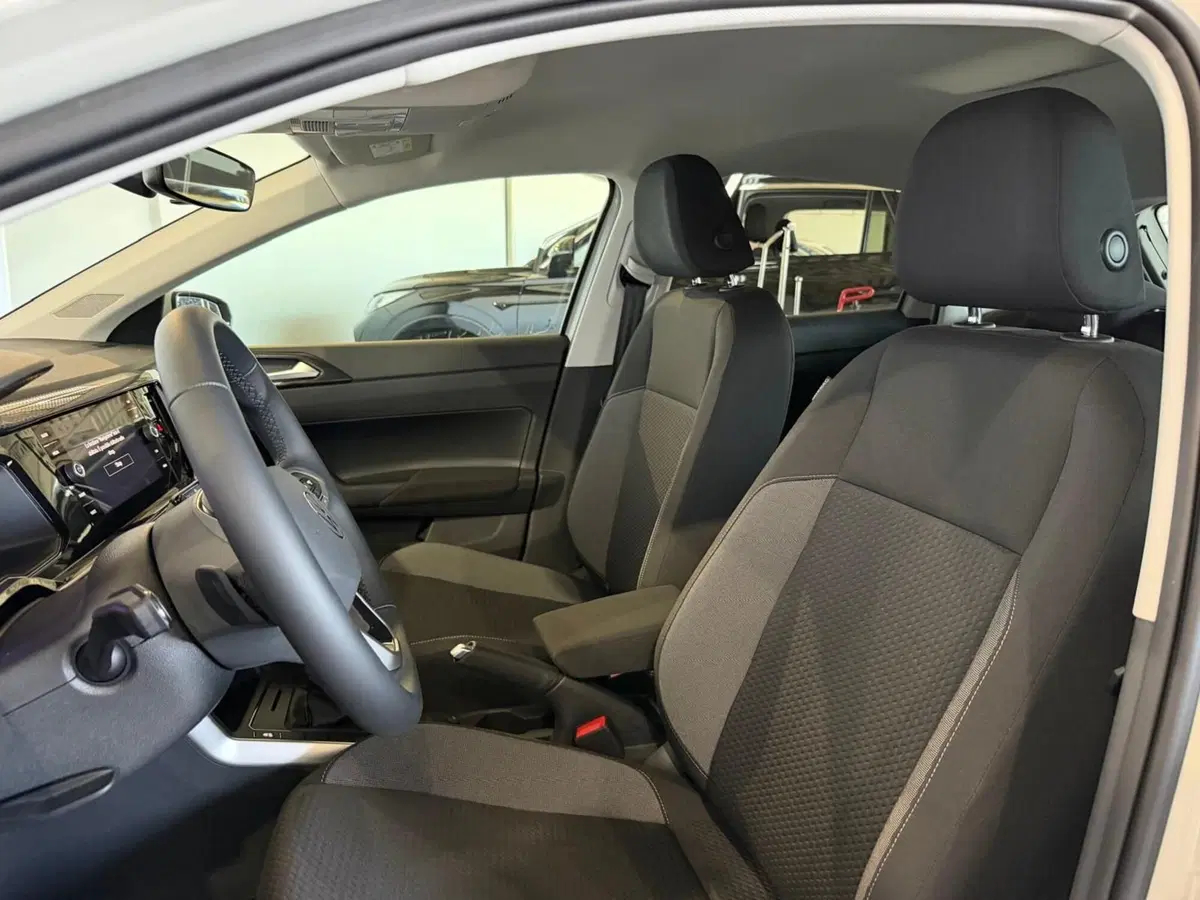 Volkswagen Polo nuova a Monza e Brianza (11)