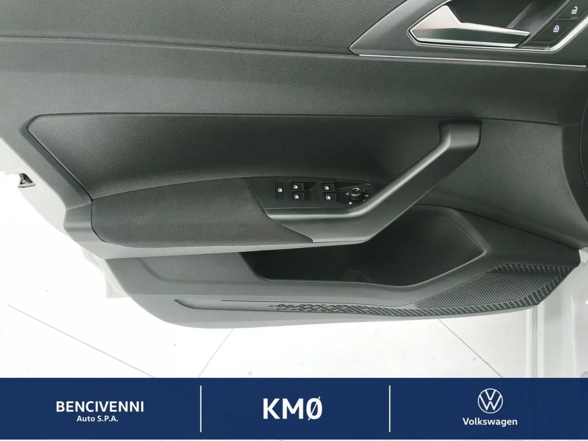 Volkswagen Taigo nuova a Reggio Calabria (17)