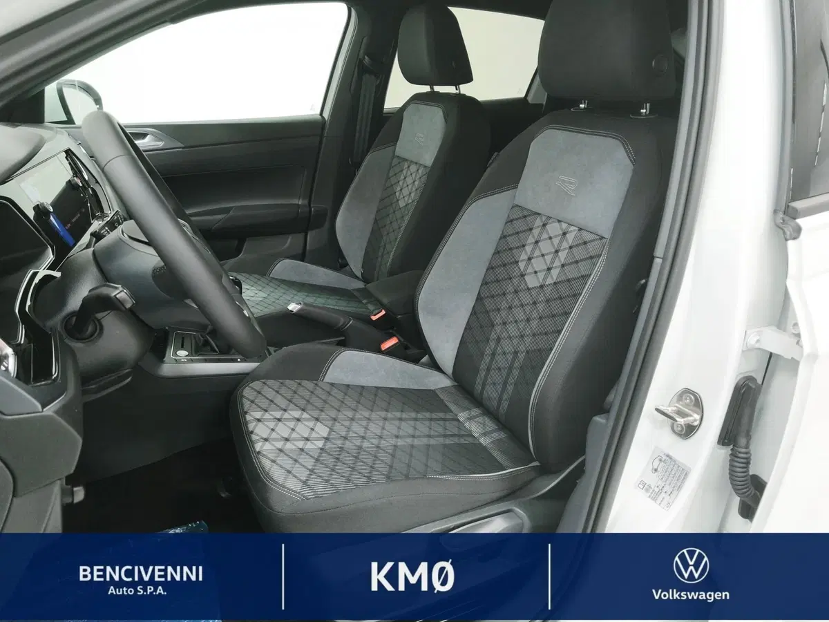 Volkswagen Taigo nuova a Reggio Calabria (18)