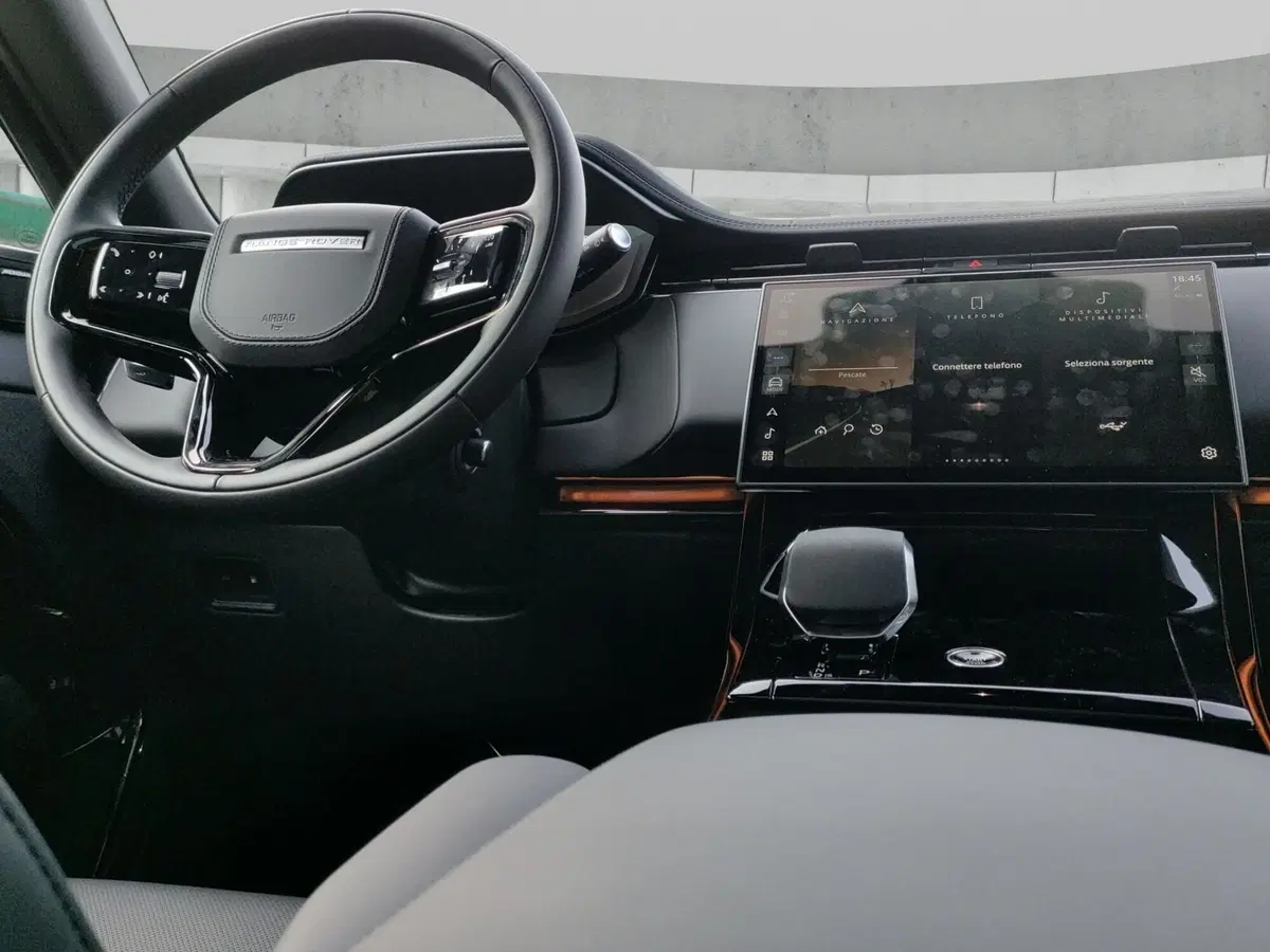 Land Rover Range Rover Sport nuova a Lecco (11)