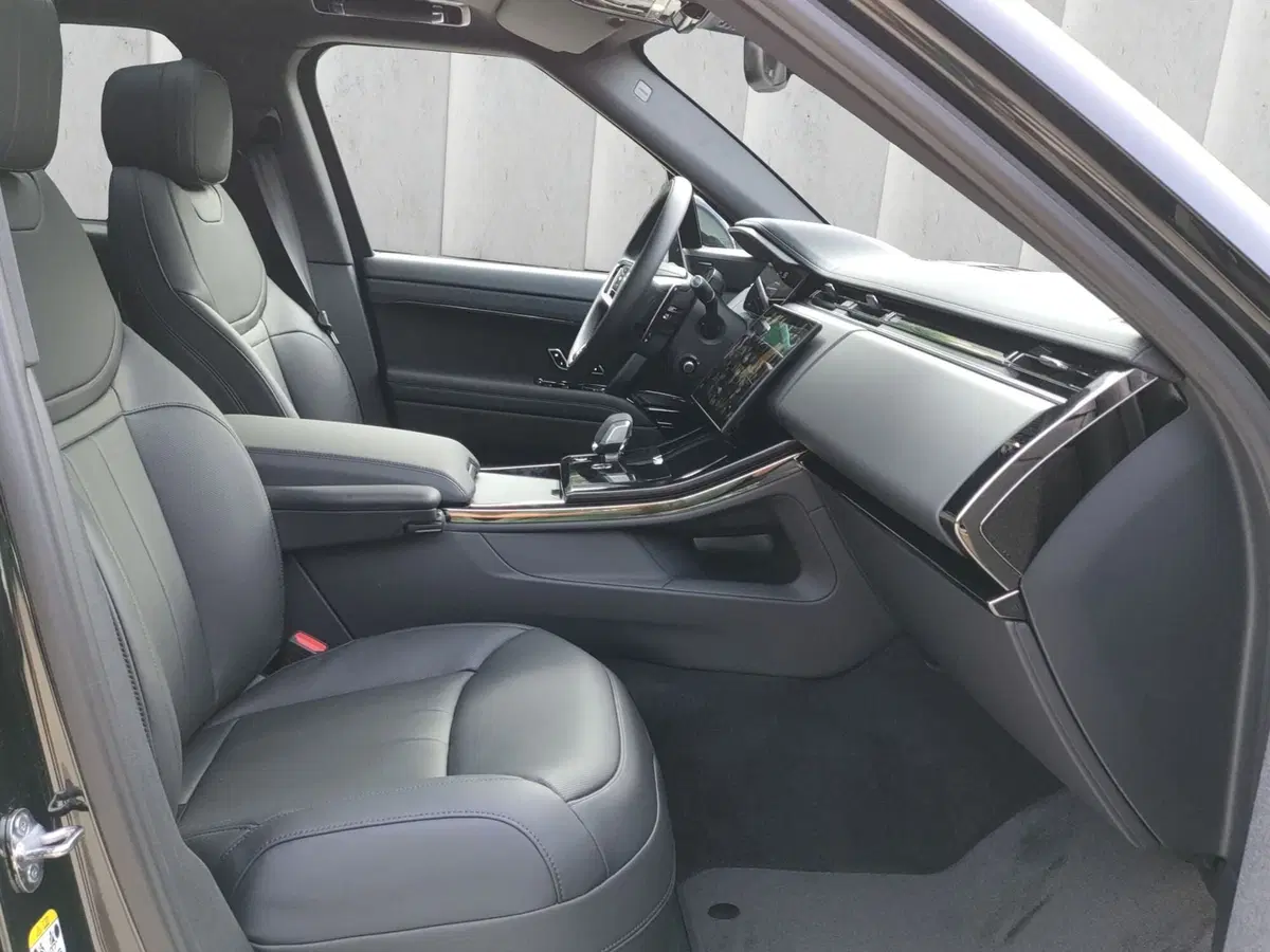 Land Rover Range Rover Sport nuova a Lecco (3)