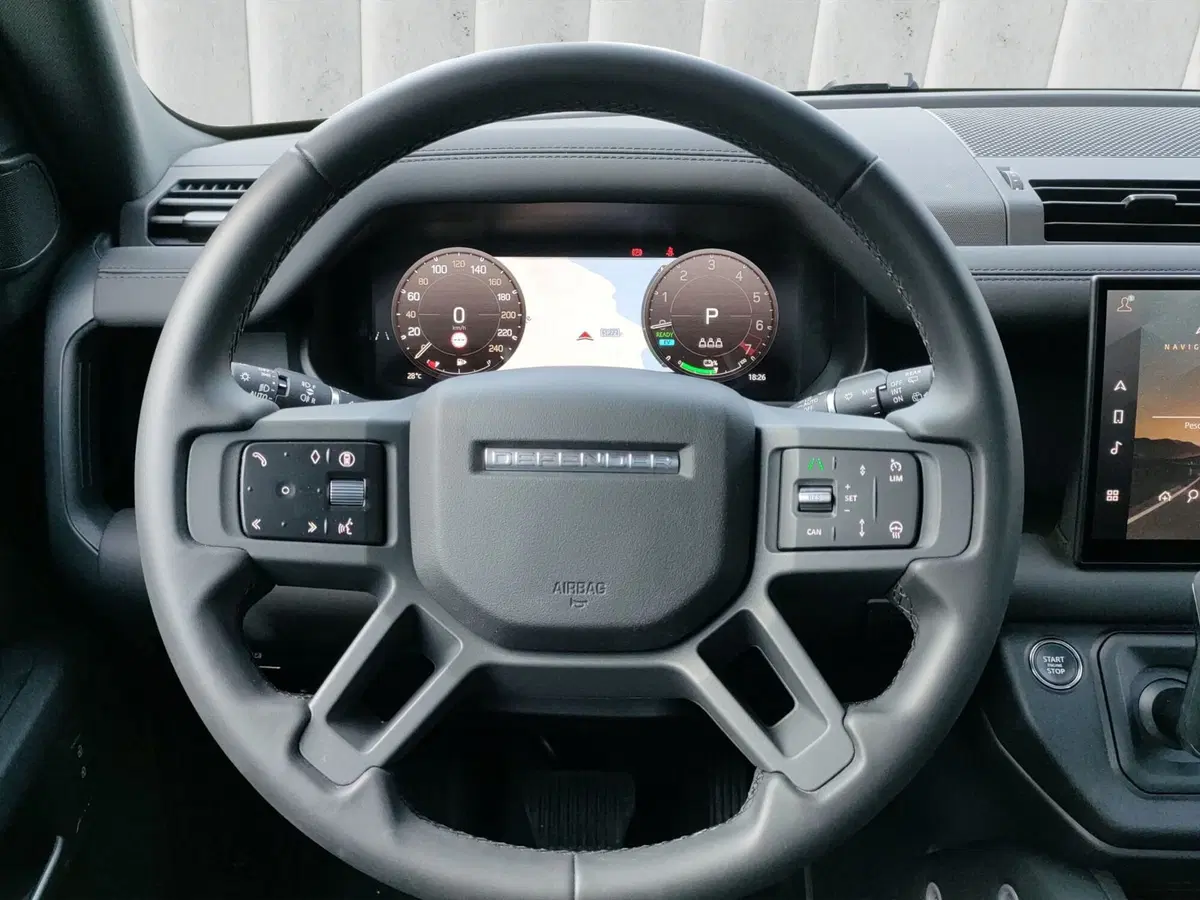 Land Rover Defender usata a Lecco (12)