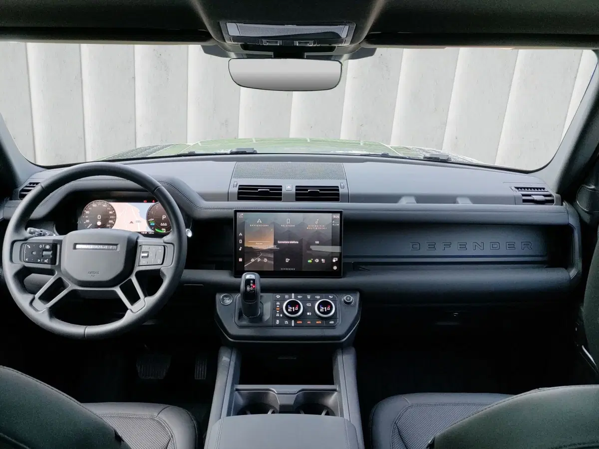 Land Rover Defender usata a Lecco (4)