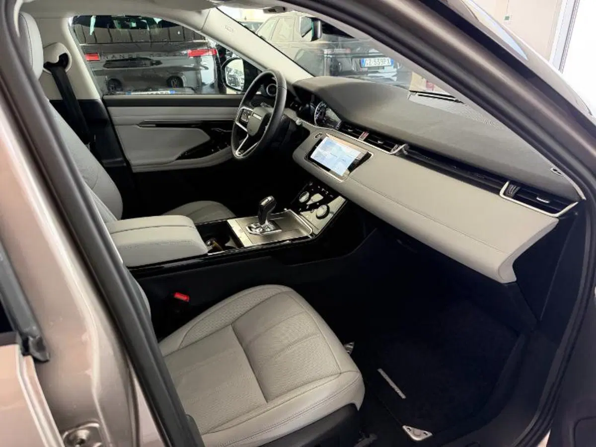 Land Rover Range Rover Evoque usata a Venezia (16)