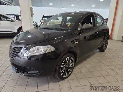 Lancia Ypsilon 1.2 69 CV 5 porte Platinum del 2014 usata a Seveso